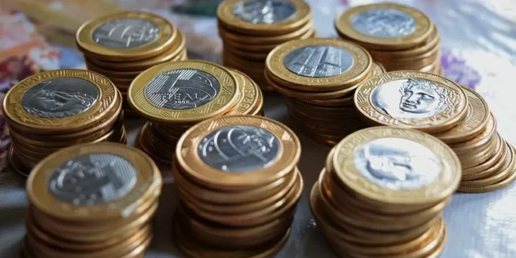 Proposta do Orçamento de 2026 prevê salário mínimo de R$ 1.631