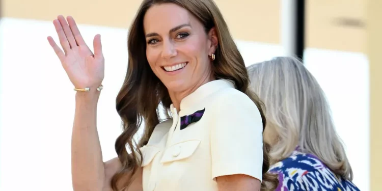 História de amor: o significado por trás do novo e deslumbrante conjunto de anéis de Kate Middleton