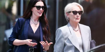 O que os figurinos de ‘O Diabo Veste Prada 2’ revelam sobre o filme (até agora…)