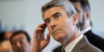 Incêndios. Carneiro pede a Montenegro que “convoque rapidamente” Comissão Nacional de Proteção Civil