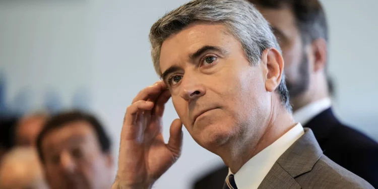 Incêndios. Carneiro pede a Montenegro que “convoque rapidamente” Comissão Nacional de Proteção Civil