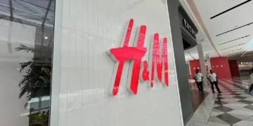 H&M inaugura sua primeira loja no Brasil e acirra disputa na moda nacional
