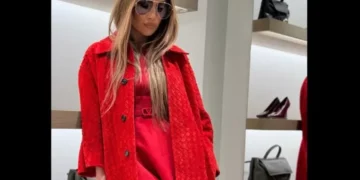 Revival: o item mais sexy e icônico da Valentino que Jennifer Lopez trouxe de volta