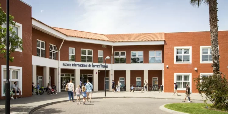 Grupo britânico de escolas compra Escola Internacional de Torres Vedras
