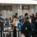 Passageiros em aeroportos brasileiros superam nível pré-pandemia em julho