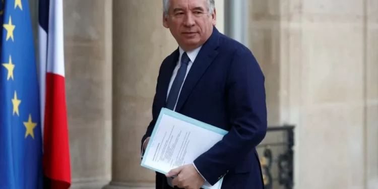 Voto de confiança ao governo francês determinará “destino da França”