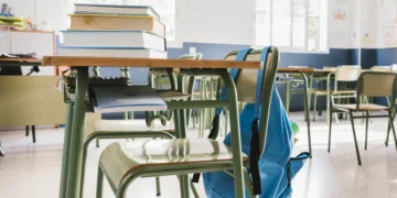 Professora é chutada, cuspida e mordida por criança em escola do DF