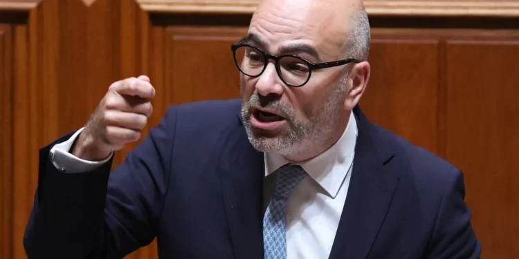 Ministro das Infraestruturas recusa ser ouvido em comissão parlamentar nos Açores