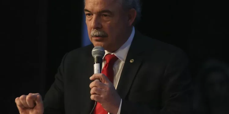 BNDES vai proteger empresas prejudicadas por tarifas de Trump, diz Mercadante