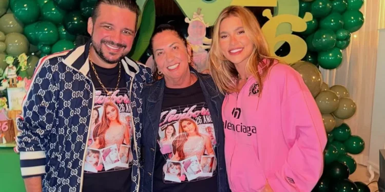 Padrasto de Virginia recebe camisa autografada por Vini Jr.; veja