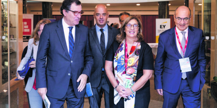 Governo lança concursos com verbas não executadas pelo PRR