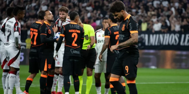 Corinthians mantém jejum na Arena pelo Brasileiro ao perder para o Flamengo