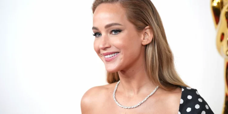 Jennifer Lawrence diz que era “muito irritante” em entrevistas do passado