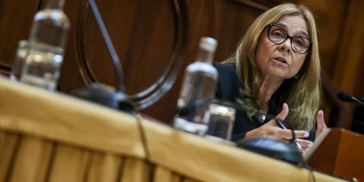 Ministra da Saúde reconhece constrangimentos no SNS 24 e diz que vai ser reforçado