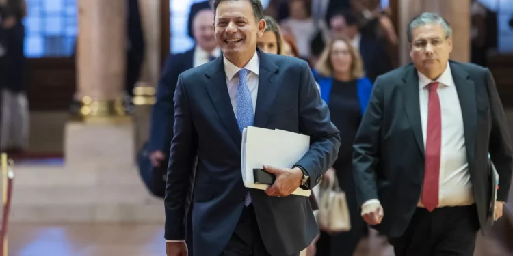 Orçamento do Estado aprovado na generalidade com abstenção do PS