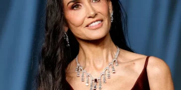 Qual o truque do cabelo dos sonhos de Demi Moore?