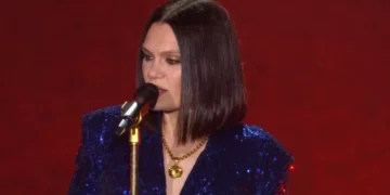 Com câncer de mama, Jessie J se frustra com cirurgia adiada; entenda