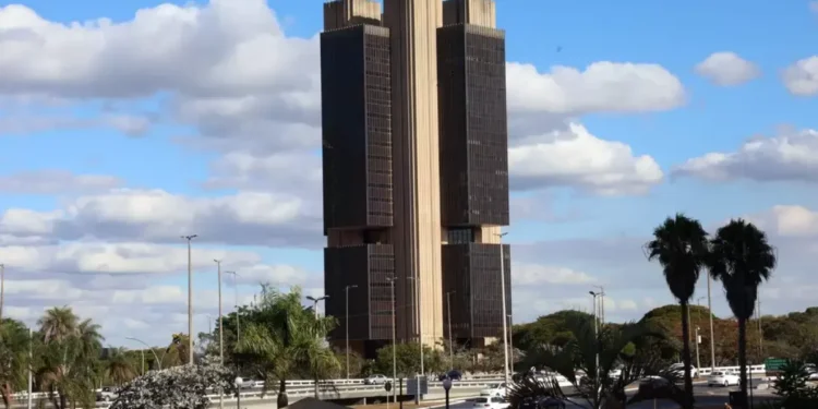 Boletim Focus: analistas cortam projeções para inflação em 2025 pela 4ª vez seguida