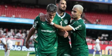 Novo líder do Brasileirão, Palmeiras passa Flamengo após dez rodadas