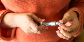 Mulher morre após aplicação de enzimas e remédio para emagrecer em clínica no litoral de SP