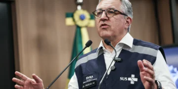 Casos suspeitos de intoxicação por metanol sobem para 127, diz Ministro da Saúde