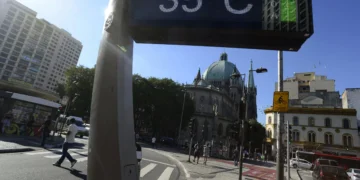 Remédios comuns podem aumentar riscos à saúde em dias de calor extremo; veja quais são