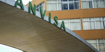Anestésico contaminado com inseto e 78 cosméticos: veja nova lista de produtos proibidos pela Anvisa