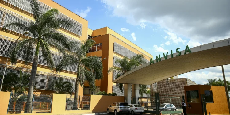 Anvisa proíbe oito produtos para cabelo: veja quais são