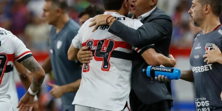 Crespo ressalta reação do São Paulo após eliminação: “Comovente”