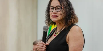 Vacina brasileira contra covid-19 ajuda a combater negacionismo, diz ministra