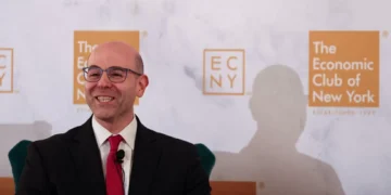 Diretor do Fed diz que calmaria em mercado de títulos permite cortes mais agressivos