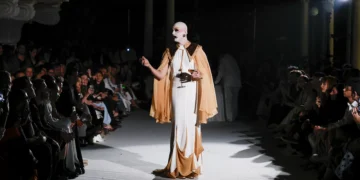 O ‘baile’ de sonho e mistério da Handred, que transformou o SPFW em balada