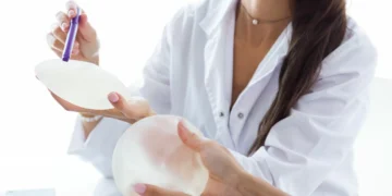 Por que silicone não evita flacidez nas mamas? Entenda