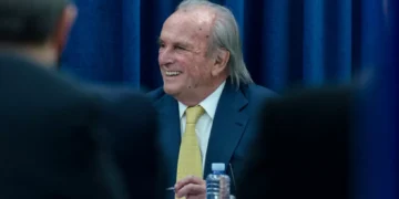 Moedas diz que Balsemão “faz muita falta num mundo polarizado” porque “fazia pontes” entre uns e outros