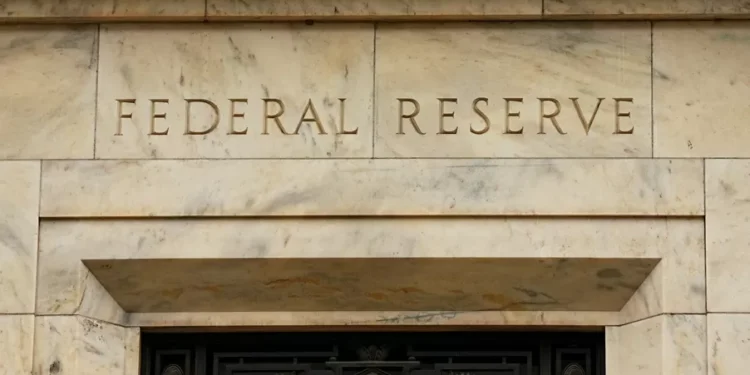 Livro Bege: Mercado de trabalho seguiu amplamente estável nos EUA, mas preços subiram