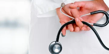 Médicos criam 55 entidades paralelas, driblam regras e concedem títulos de especialista fora das normas