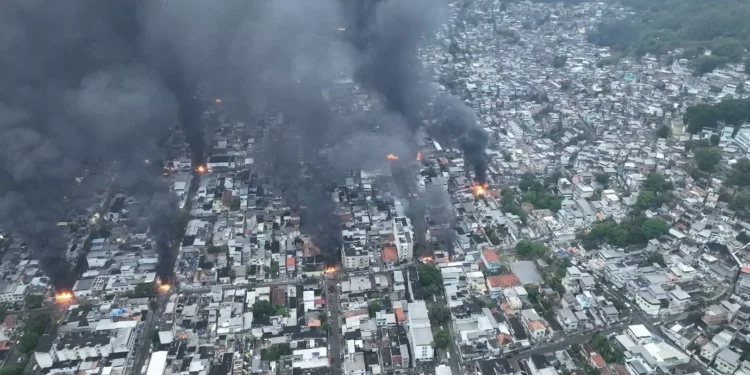 Vídeo: imagens de drones mostram “zona de guerra” durante operação no RJ
