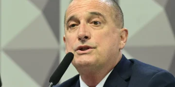 À CPMI do INSS, Onyx Lorenzoni nega relação com fraudes