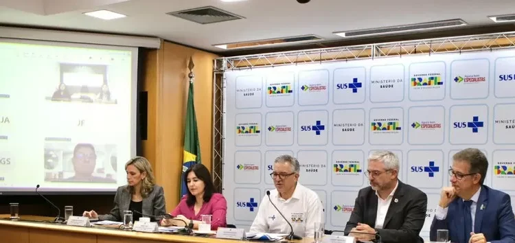Saúde anuncia 14 UTIs inteligentes e rede com suporte de IA no SUS