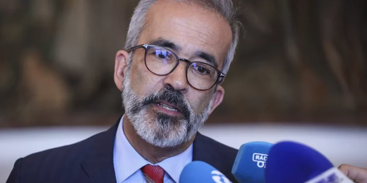 Rangel defende Ana Paula Martins porque “só sofre ataques quem está a mudar o sistema”