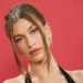 Não ao botox e sangue: Hailey Bieber revela o que realmente faz para manter a pele impecável