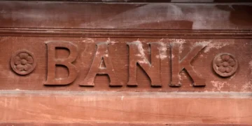 Quais as diferenças entre bancos múltiplos, médios e digitais? 