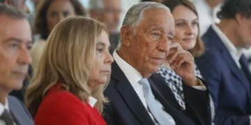 Marcelo rejeita mudanças apressadas na Saúde: “Não se deve começar um edifício pelo telhado”