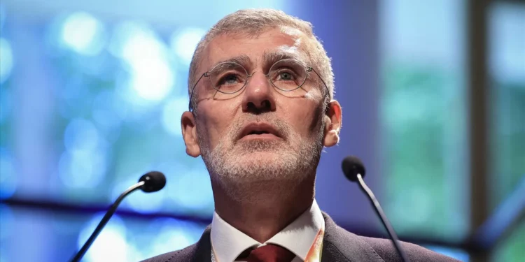 “É uma discussão inútil”. Gouveia e Melo critica competição de datas com 25 de Abril