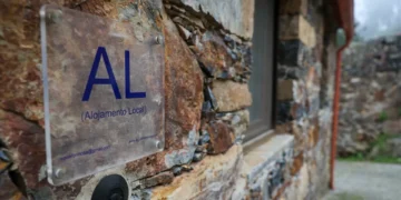 Moedas assegura que suspensão de novos registos de alojamento local em Lisboa continua até tomada de posse