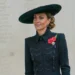 Os pretinhos não tão básicos de Kate Middleton no Dia da Memória do Reino Unido