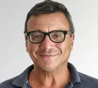 O neoliberalismo. Pela crítica radical a um radicalismo