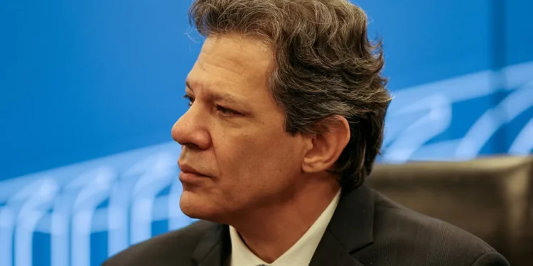 Haddad diz que taxa Selic tem que cair diante de uma melhora em dados de inflação
