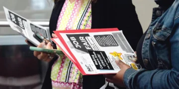 IA e cortes de custos levam às maiores demissões em outubro nos EUA desde 2003