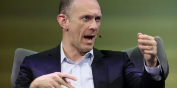 Presidente do Fed de Chicago mantém cautela sobre decisão de juros em dezembro